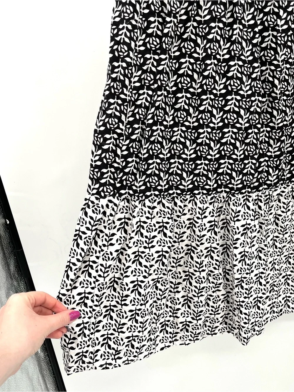 LOFT Tiered Black White Maxi Skirt M 100% Cotton Flowy Pull On Summer Leaf Print
